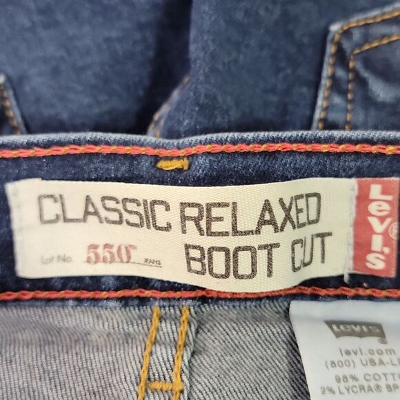 Levi's. Classic Relaxed Boot Cut Jeans. 550. Size 8M. EUC - Picture 8 of 11